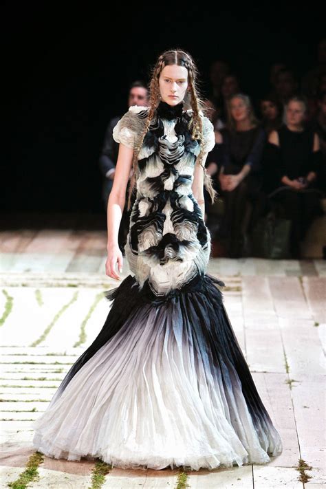 alexander mcqueen and gucci|Alexander McQueen fashion design.